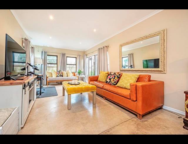3 BEDROOM TOWNHOUSE FOR SALE IN UITZICHT